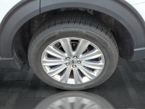 Used 2021 Ford Explorer Limited w/ Equipment Group 301A AWD/4WD image 11