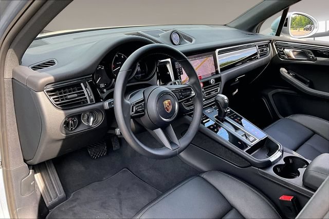 Used 2026 Porsche Macan AWD/4WD image 17