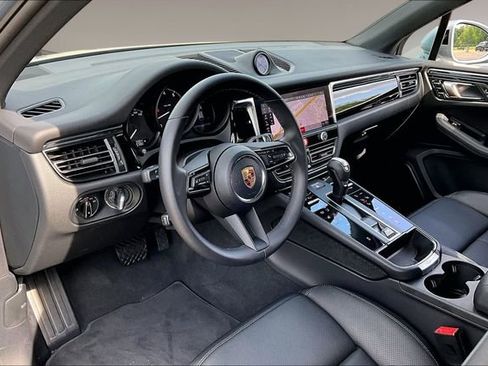 Used 2026 Porsche Macan AWD/4WD image 17