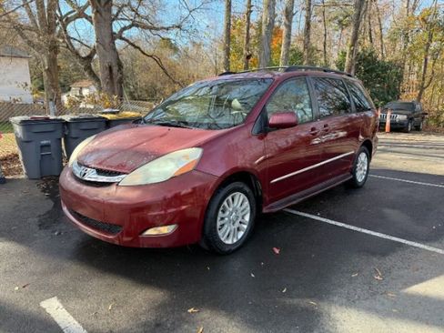 Used 2007 Toyota Sienna XLE Limited image 3