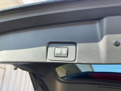 Used 2025 Nissan Rogue SV image 23