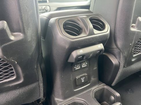 Used 2025 Jeep Wrangler Unlimited Rubicon image 20