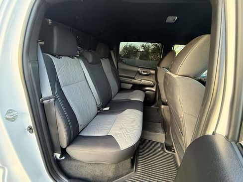 Used 2021 Toyota Tacoma TRD Off-Road image 11