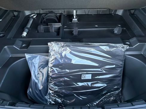 New 2026 Chevrolet Equinox EV RS image 11