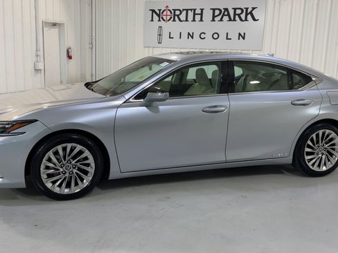 Used 2022 Lexus ES 300h Ultra Luxury image 6