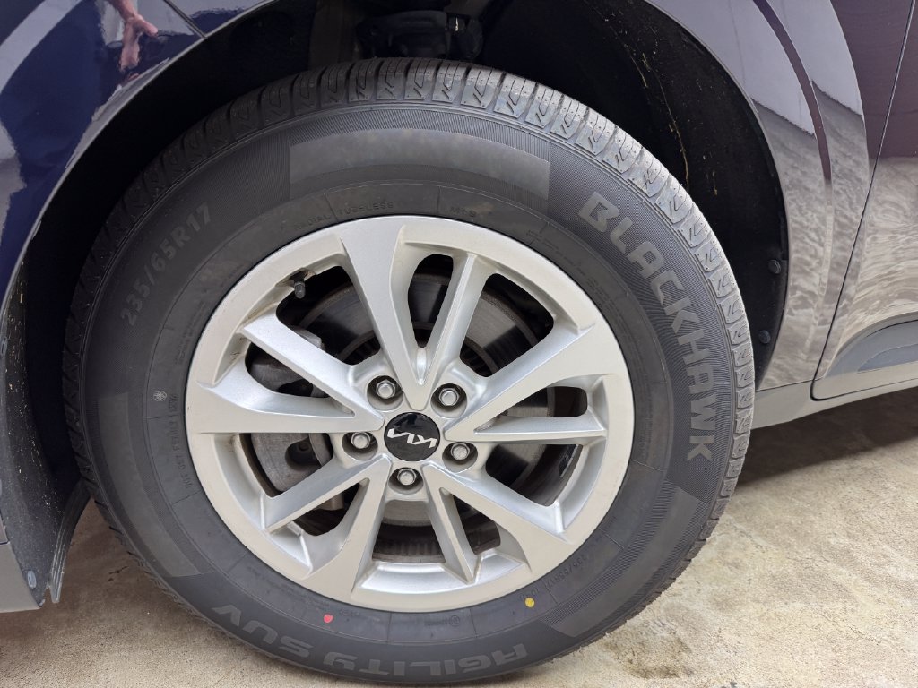 Used 2024 Kia Carnival LX FWD image 29