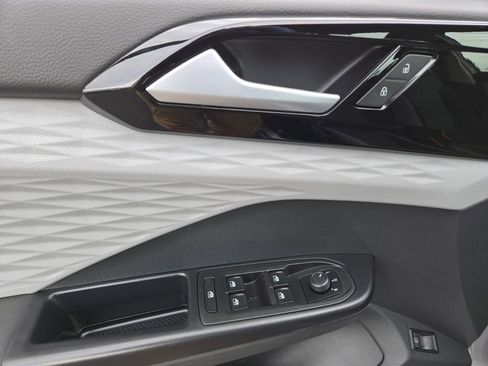 Used 2023 Volkswagen Taos S image 17