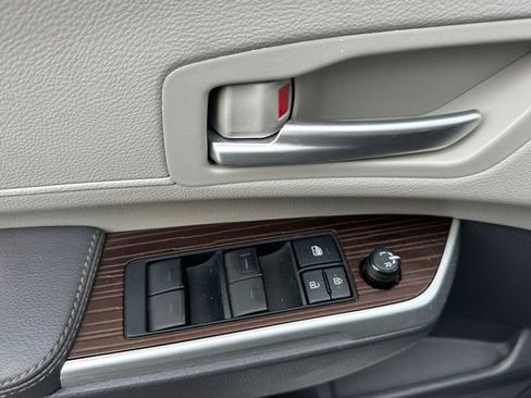 Used 2022 Toyota Sienna XLE w/ XLE Plus Package image 12