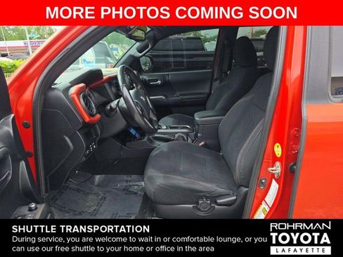 Used 2017 Toyota Tacoma TRD Off-Road AWD/4WD image 6