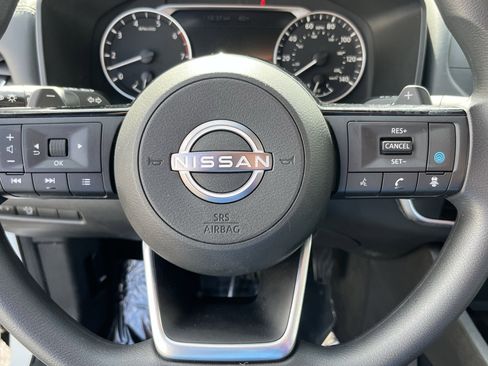 Used 2023 Nissan Rogue SV AWD/4WD image 18