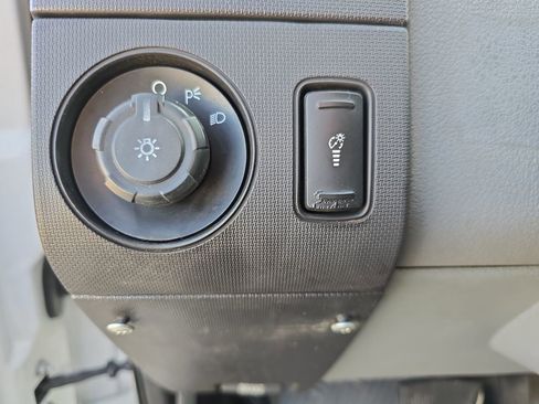 Used 2016 Ford F550 2WD Regular Cab Super Duty image 21