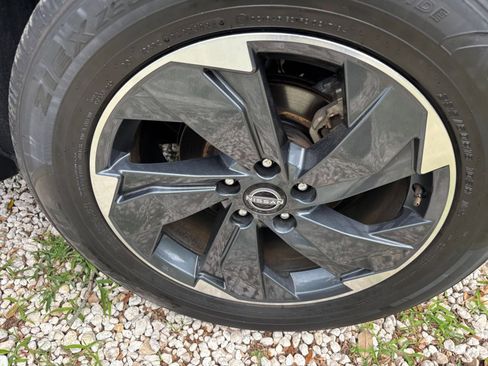 Used 2025 Nissan Rogue SV FWD image 32
