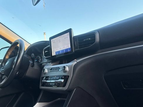 Used 2021 Ford Explorer XLT w/ Equipment Group 202A RWD image 25