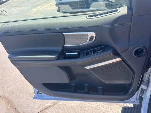 Used 2025 Ford Expedition Platinum AWD/4WD image 18