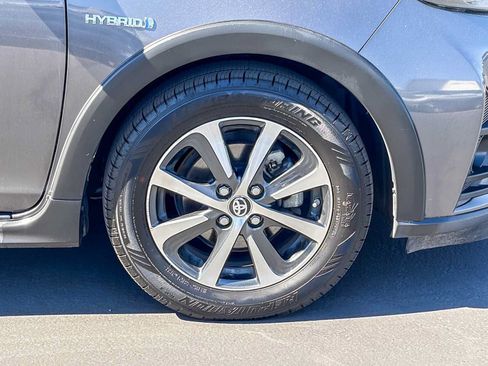 Used 2018 Toyota Prius C Four FWD image 10