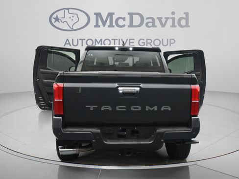 Used 2025 Toyota Tacoma Limited AWD/4WD image 44