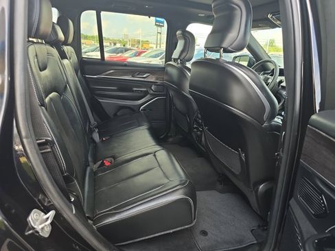 Used 2022 Jeep Grand Cherokee Overland w/ Luxury Tech Group IV image 19