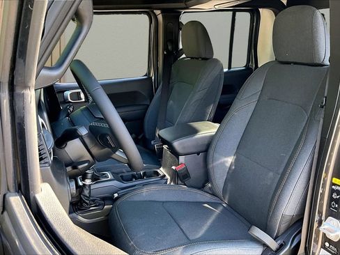 New 2026 Jeep Gladiator Sport AWD/4WD image 17