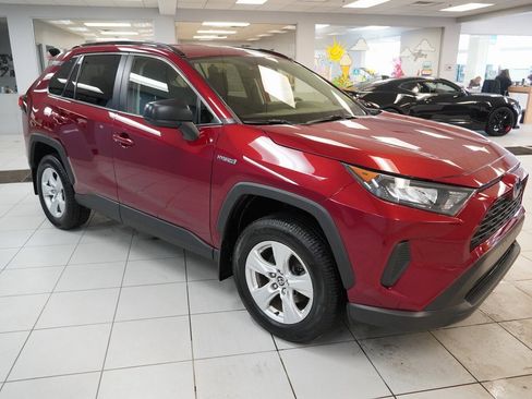 Used 2020 Toyota RAV4 LE image 18