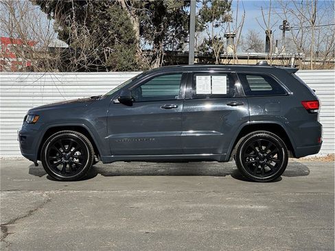 Used 2018 Jeep Grand Cherokee Altitude image 13