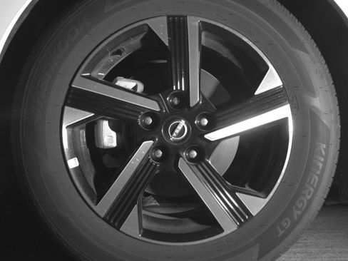 Used 2025 Nissan Sentra SV FWD image 15