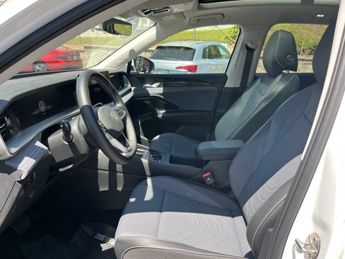 Used 2026 Volkswagen Tiguan SE AWD/4WD image 10