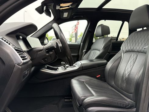 Used 2019 BMW X5 xDrive50i w/ M Sport Package AWD/4WD image 3