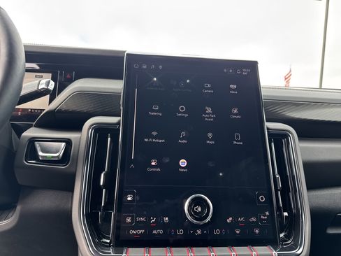 Used 2025 GMC Yukon AT4 w/ AT4 Premium Package image 23