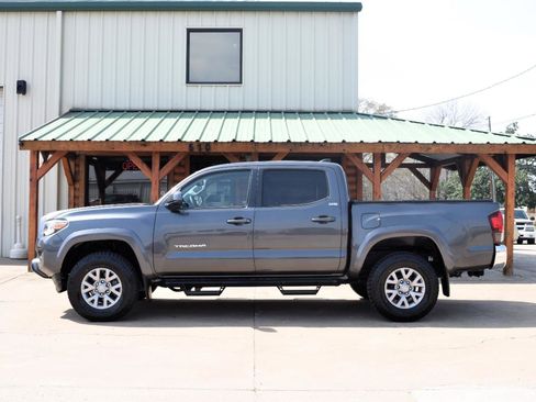 Used 2018 Toyota Tacoma SR5 image 2