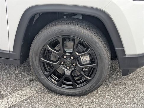 New 2026 Jeep Compass Latitude image 11