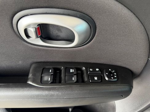 Used 2016 Kia Soul FWD image 17