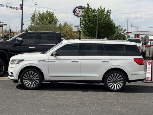Used 2018 Lincoln Navigator Reserve w/ Technology Package AWD/4WD image 2