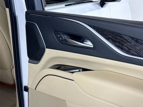 Used 2021 Cadillac Escalade Premium Luxury AWD/4WD image 34