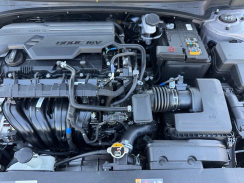 Used 2025 Hyundai Elantra Sport FWD image 20