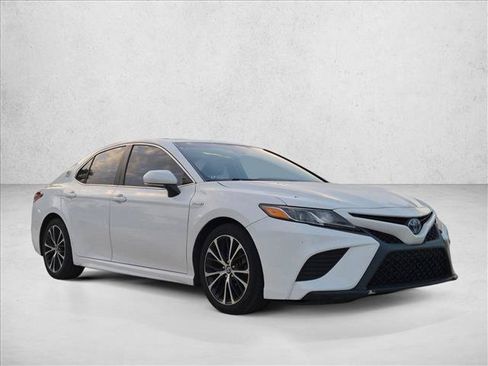 Used 2018 Toyota Camry SE w/ Audio Package FWD image 3