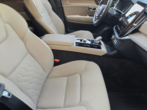 Used 2026 Volvo XC90 B6 Plus w/ Protection Package Premier AWD/4WD image 12