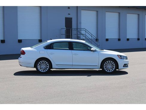 Used 2017 Volkswagen Passat 1.8T SE FWD image 4