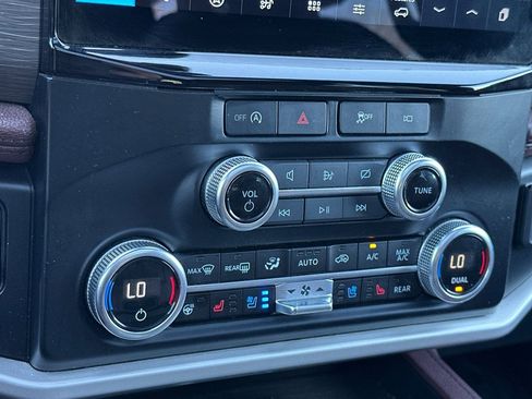 Used 2024 Ford Expedition Limited image 26