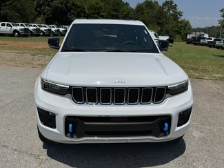 Used 2025 Jeep Grand Cherokee Overland w/ Trailer Tow Package AWD/4WD video 2