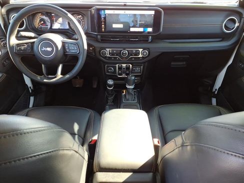 Used 2024 Jeep Gladiator Sport w/ Premium Package image 14