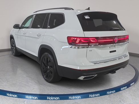 Used 2024 Volkswagen Atlas SE w/ Panoramic Sunroof Package image 8