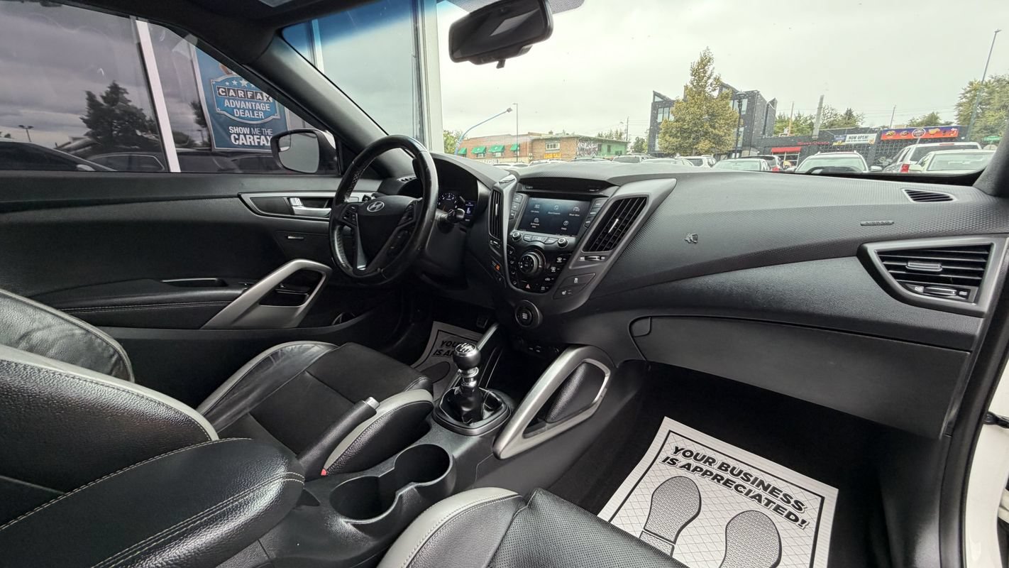 Used 2016 Hyundai Veloster Turbo FWD image 16