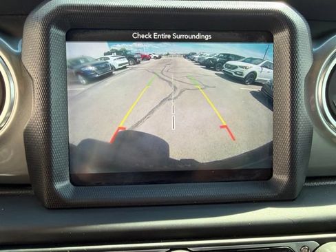 Used 2018 Jeep Wrangler Unlimited Sahara AWD/4WD image 18