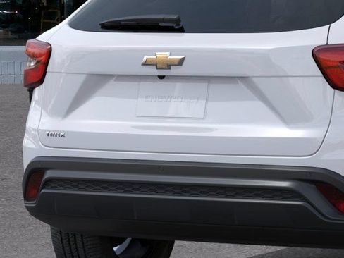 New 2026 Chevrolet Trax LS w/ LS Convenience Package FWD image 15