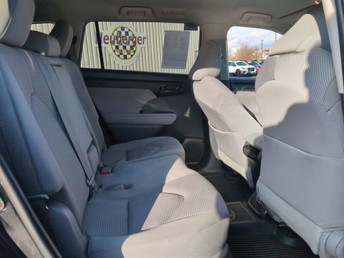 Used 2022 Toyota Highlander L image 15