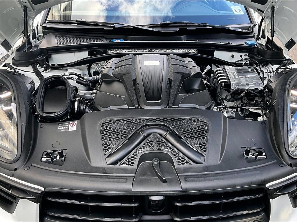 Certified 2026 Porsche Macan S AWD/4WD image 15