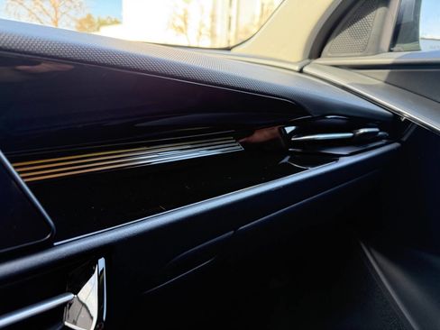 Used 2024 Kia Niro EX Touring image 42