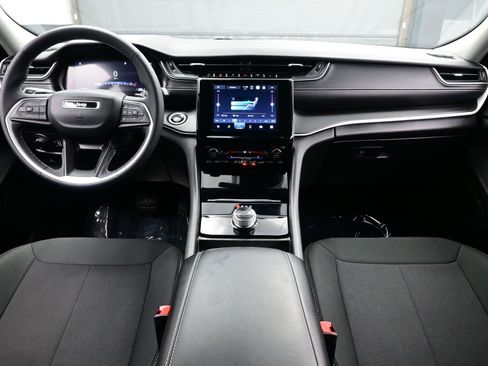 Used 2024 Jeep Grand Cherokee Laredo X image 18