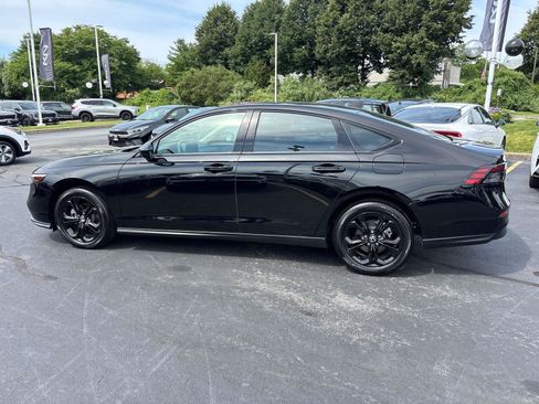 Used 2025 Honda Accord SE image 2