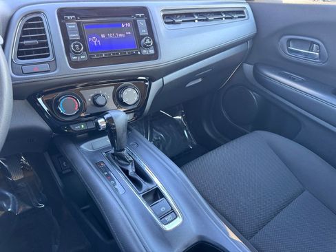 Used 2018 Honda HR-V LX image 16